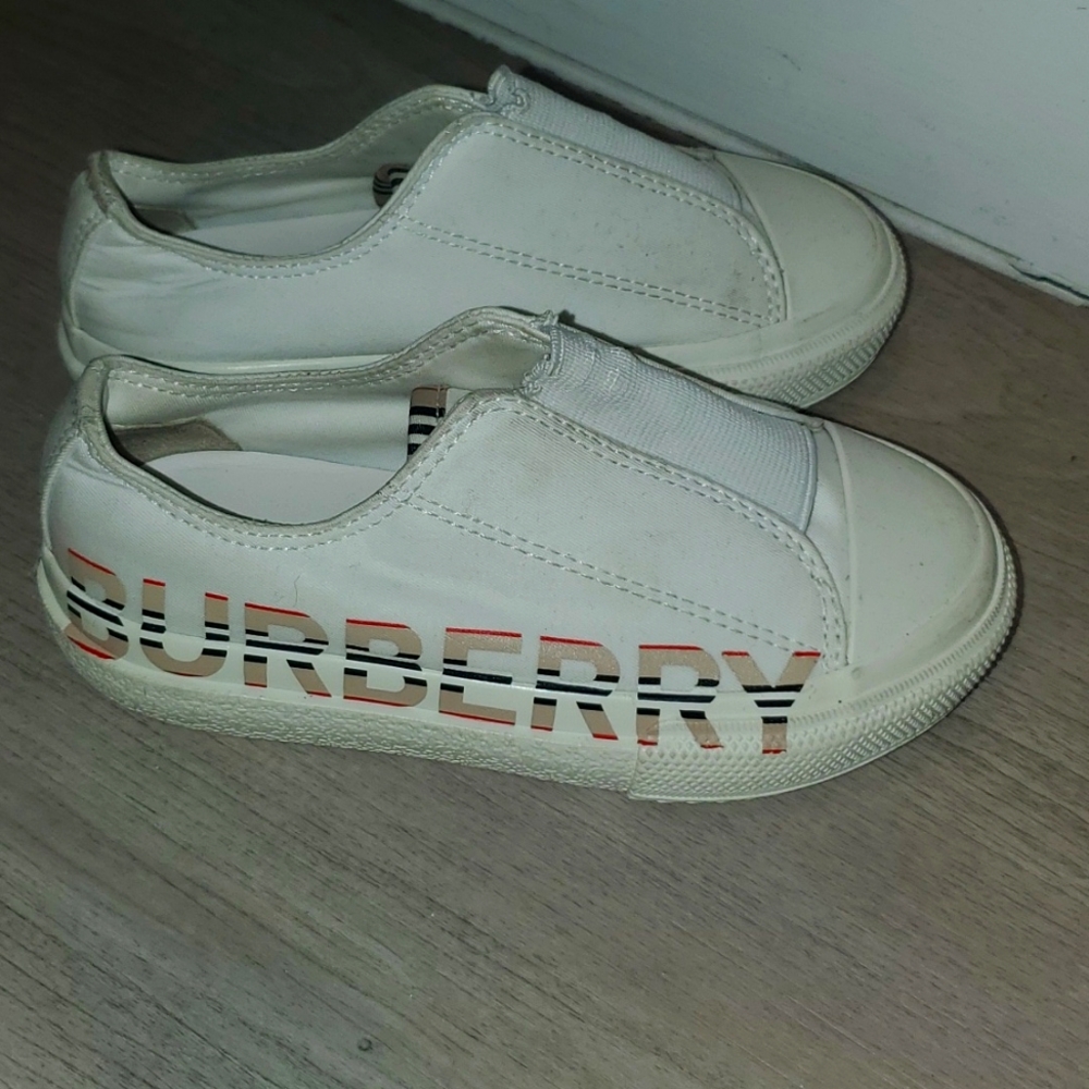 Burberry toddler shoe